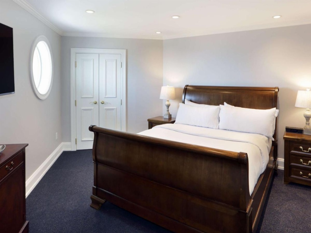 Madison Beach Hotel Curio Collection by Hilton Image 38