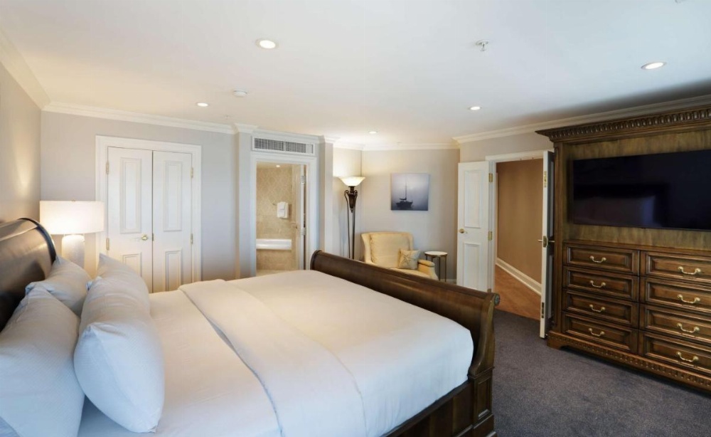 Madison Beach Hotel Curio Collection by Hilton Image 39